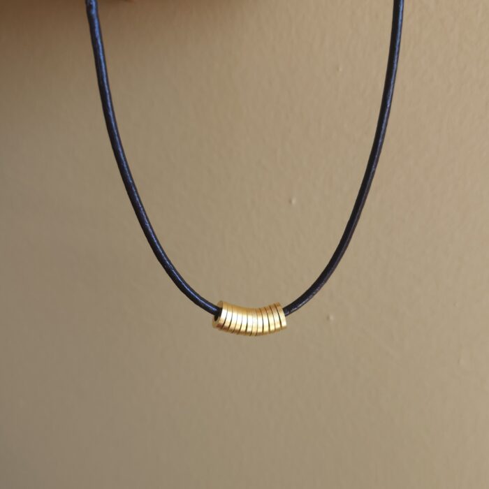 El Yapımı Minimalist Pirinç Halkalı Deri Kolye - Görsel 1